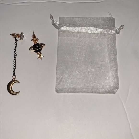 Stunning Moon Stars Geometric Earrings - Picture 5 of 5